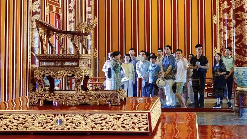 ngai-vua-sau-sua-chua-2.jpg