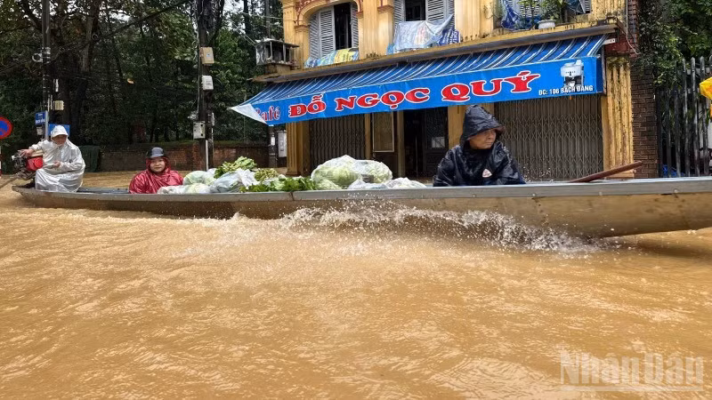 Tính đến sáng 3/11, đã có 42 người chết và mất tích, trong đó 37 người chết do mưa lũ những ngày qua tại các tỉnh, thành phố miền trung-Tây Nguyên. (Ảnh minh họa)