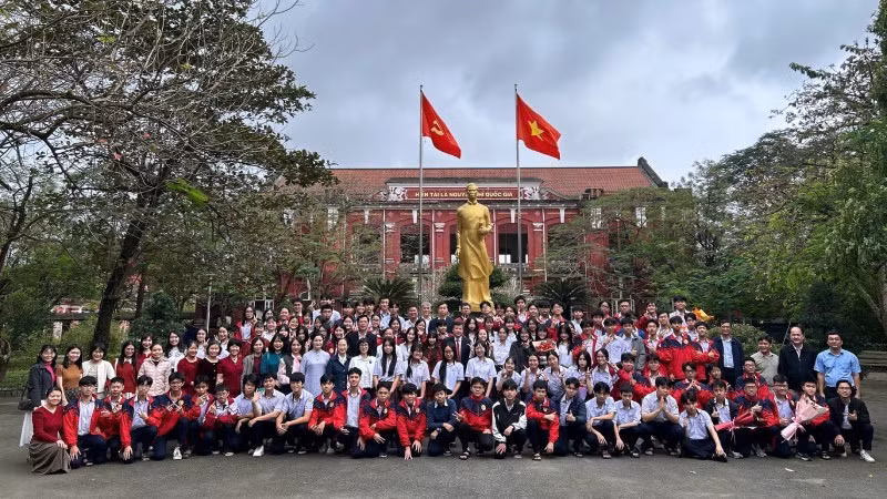 Đội tuyển học sinh giỏi của Huế tại lễ ra quân ngày 22/12/2025.