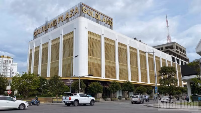 Tòa nhà Goldland Plaza tại số 14, 16, 18, 20 đường Lý Thường Kiệt thuộc Trung tâm thành phố Huế. (Ảnh: QUANG TIẾN)