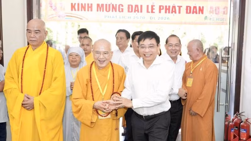Phó Thủ tướng Nguyễn Văn Thắng thăm, chúc mừng Ban Trị sự Giáo hội Phật giáo Việt Nam thành phố Huế.