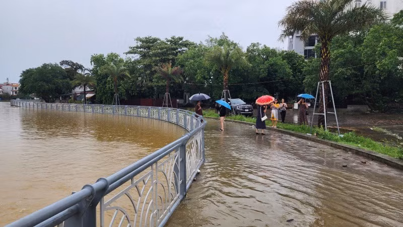 Các hồ Tả Trạch, Hương Điền, Bình điền đều tăng lưu lượng từ cuối giờ chiều nay (16/10). Với lưu lượng này, mực nước trên các sông Hương, bồ có khả năng vượt mức báo động 1. (Ảnh minh họa) 