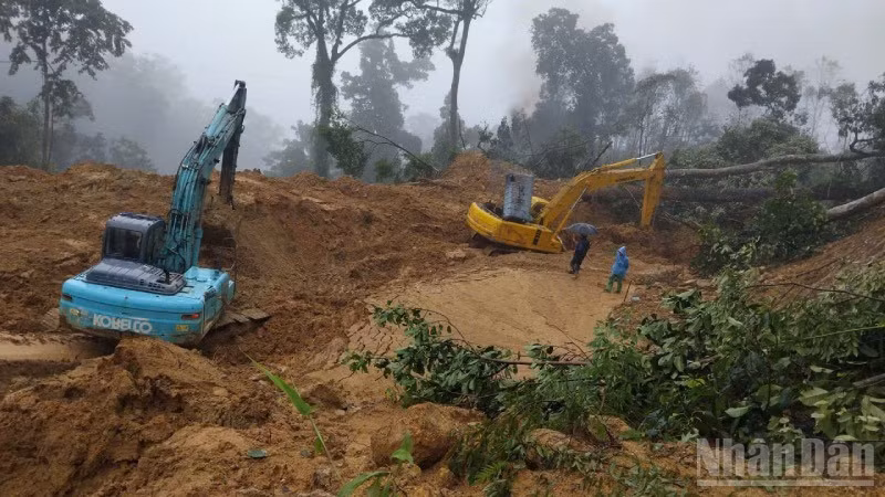 Các đơn vị quản lý đang tập trung phương tiện, khẩn trương thông đường.