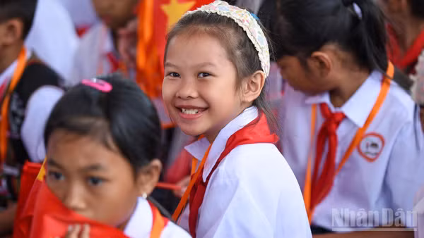 Học sinh Trường phổ thông nội trú tiểu học và trung học cơ sở Tây Giang tại ngày khai giảng năm học 2026-2027. (Ảnh: CÔNG VINH)