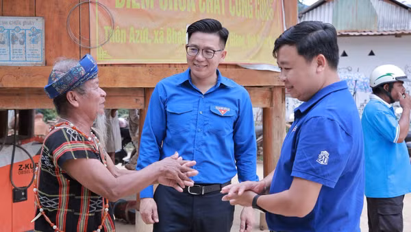 Tuổi trẻ Đà Nẵng triển khai các hoạt động tình nguyện tại xã Avương. (Ảnh: Thành đoàn Đà Nẵng cung cấp)