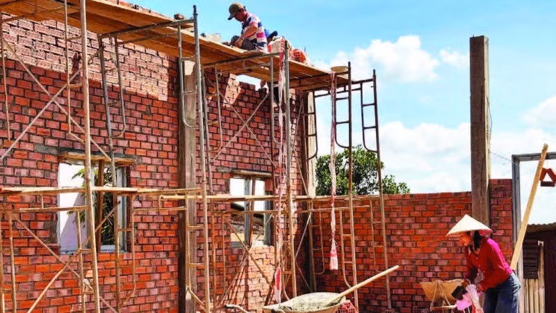 Một căn nhà ở huyện Di Linh, tỉnh Lâm Đồng đang được gấp rút thi công.