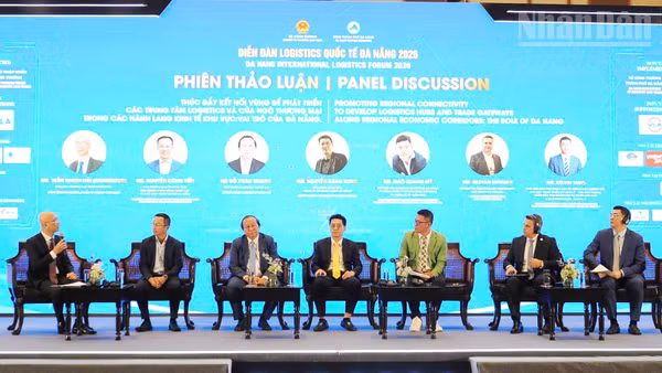 Các đại biểu thảo luận tại Diễn đàn.