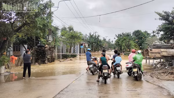 Xã Vu Gia đã có một số điểm ngập, hiện chính quyền đang theo dõi tình hình.