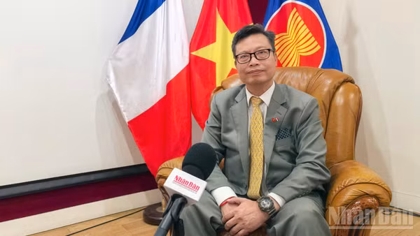 Đại sứ đặc mệnh toàn quyền Việt Nam tại Cộng hòa Pháp Trịnh Đức Hải. (Ảnh: KHẢI HOÀN)