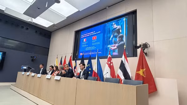 Các đại biểu dự Diễn đàn Đông Nam Á tại Paris.
