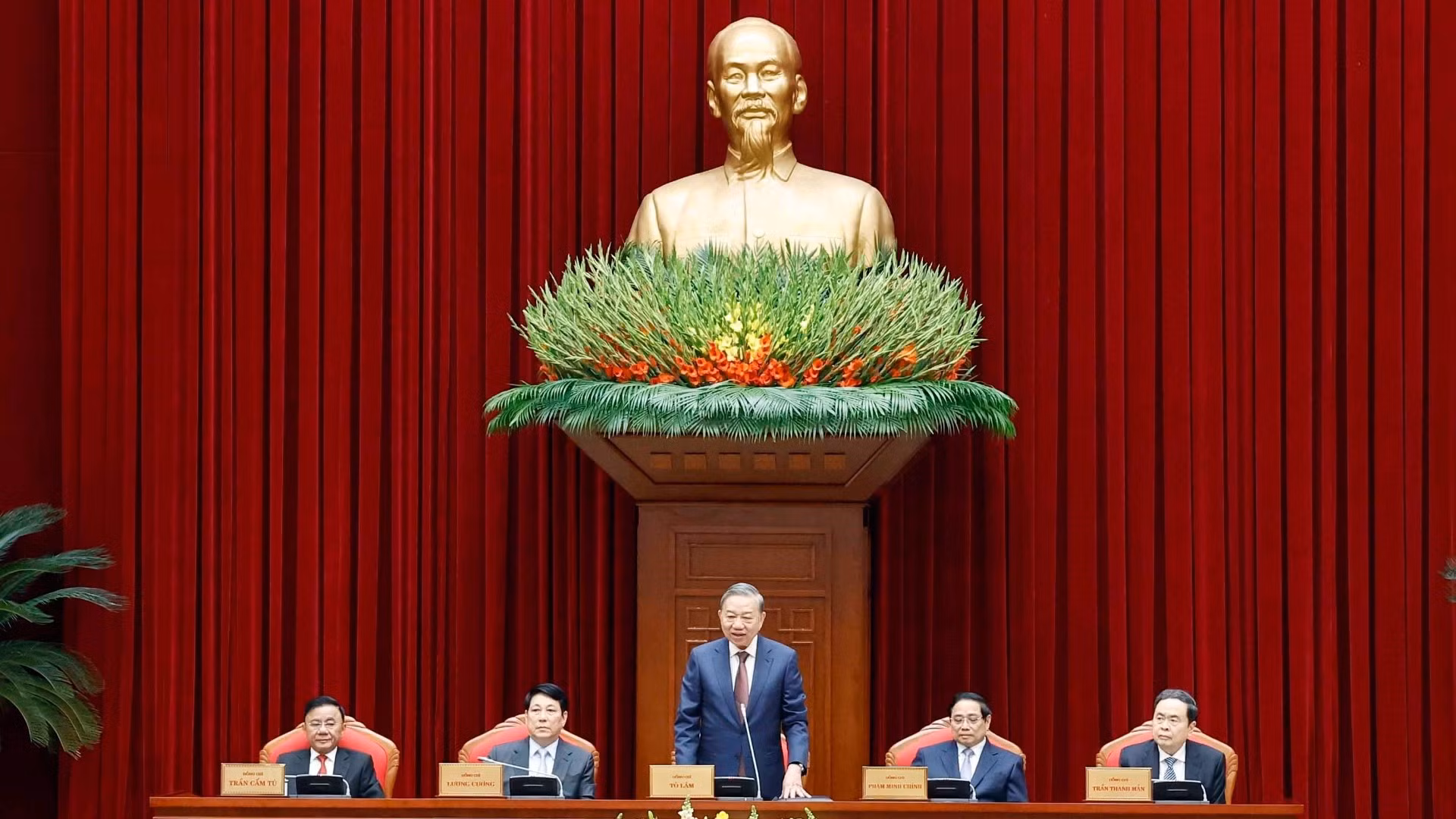 Tổng Bí thư Tô Lâm và các đồng chí lãnh đạo Đảng, Nhà nước tại cuộc gặp mặt. (Ảnh: TTXVN)
