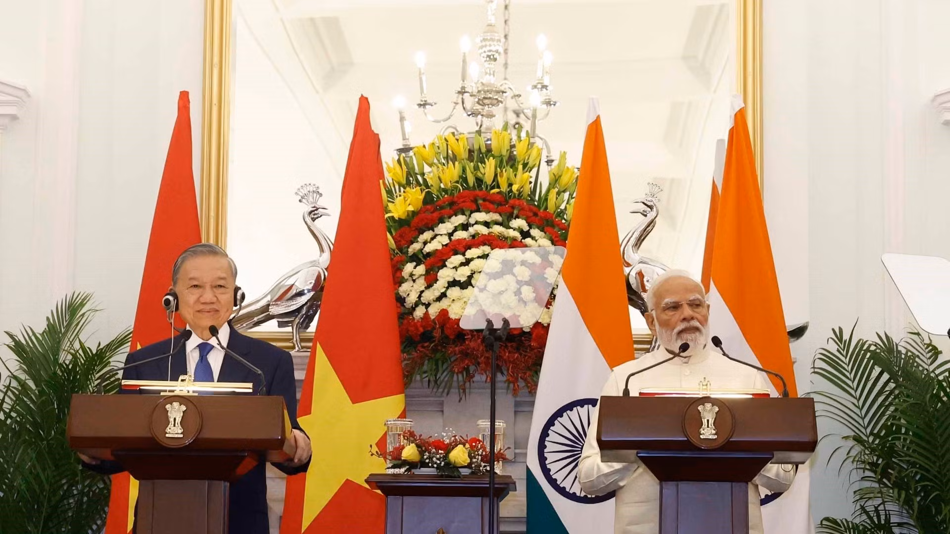 Tổng Bí thư, Chủ tịch nước Tô Lâm và Thủ tướng Ấn Độ Narendra Modi gặp gỡ báo chí. (Ảnh: Thống Nhất/TTXVN)