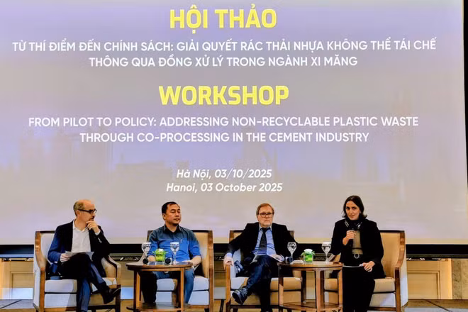 Các khách mời tham gia thảo luận tại hội thảo. (Ảnh: VĂN THỊNH)