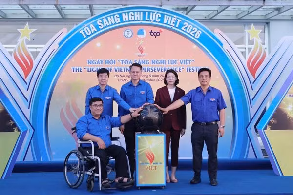 Đại diện Trung ương Hội Liên hiệp Thanh niên Việt Nam và các đơn vị liên quan thực hiện nghi thức khai mạc Ngày hội. (Ảnh: Trung ương Đoàn cung cấp)