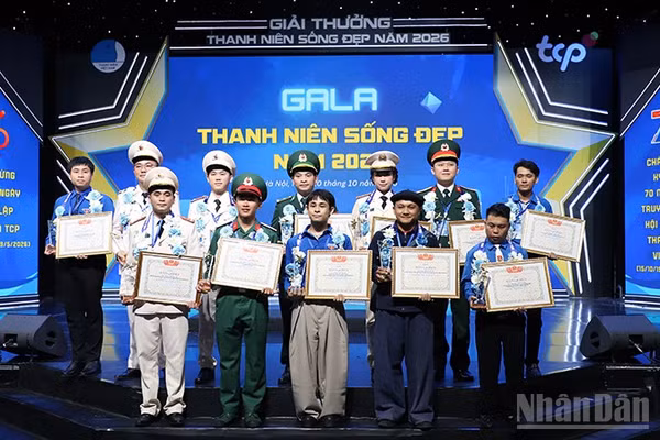 Các cá nhân tiêu biểu nhận Giải thưởng "Thanh niên sống đẹp" năm 2026. (Ảnh: HẢI LÂM)