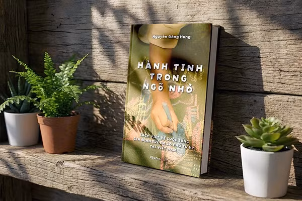 Cuốn sách "Hành tinh trong ngõ nhỏ". (Ảnh: Tác giả cung cấp)