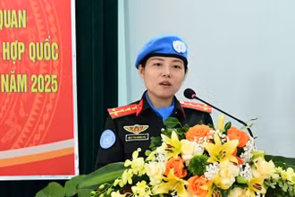 Đại úy Bùi Thị Đăng Hà phát biểu nhận nhiệm vụ. (Ảnh: Công an Hải Phòng)