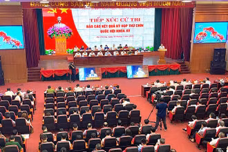 Quang cảnh tiếp xúc cử tri tại Trung tâm hội nghị thành phố Hải Phòng. (Ảnh: XUÂN TRƯỜNG)