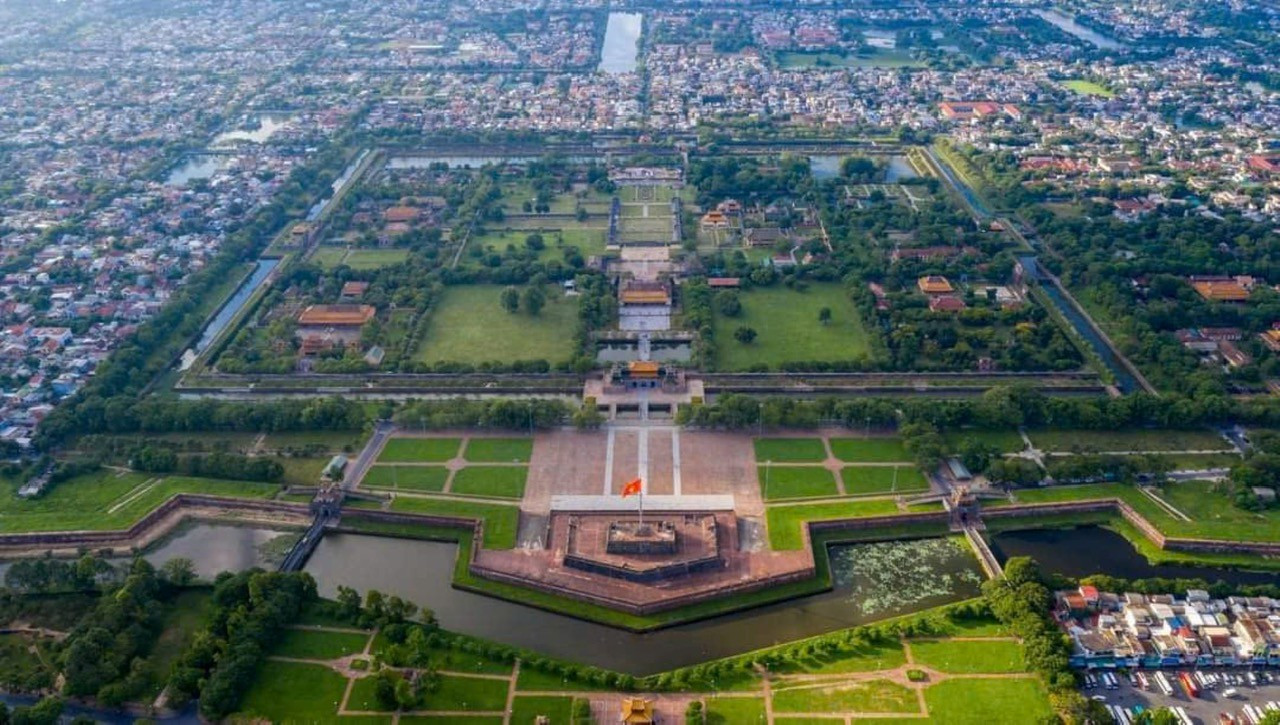 Huế cần huy động nguồn lực, gắn bảo tồn với phát triển văn hóa bền vững Huế cần huy động nguồn lực, gắn bảo tồn với phát triển văn hóa bền vững