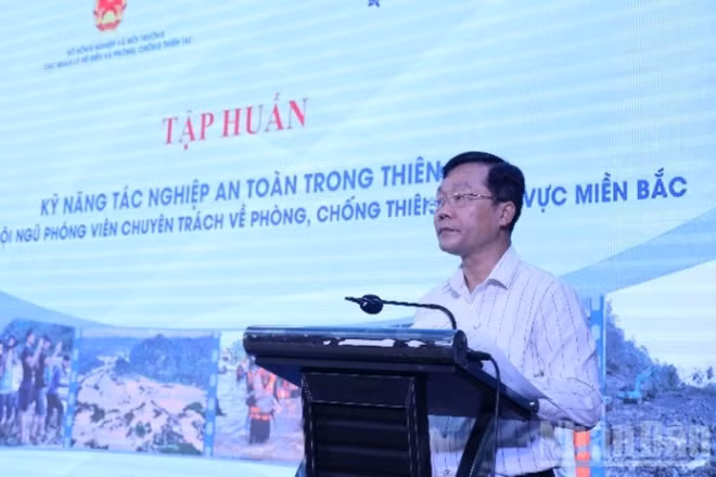 Ông Nguyễn Văn Tiến, Phó Cục trưởng Cục Quản lý đê điều và Phòng, chống thiên tai, ghi nhận tinh thần trách nhiệm, sự dấn thân của đội ngũ phóng viên, biên tập viên chuyên trách lĩnh vực phòng, chống thiên tai.
