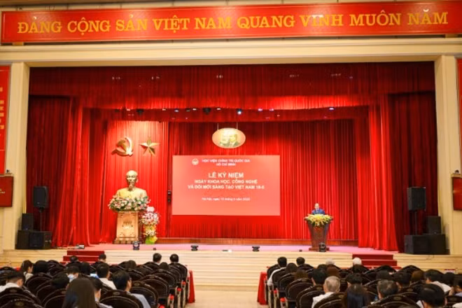 Quang cảnh lễ kỷ niệm. (Ảnh: BẢO LONG)