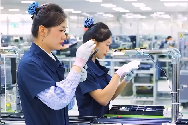 Hoạt động trong Tổ hợp công nghệ cao của Tập đoàn Samsung đầu tư tại Khu công nghiệp Yên Bình. (Ảnh: HƯƠNG LAN)