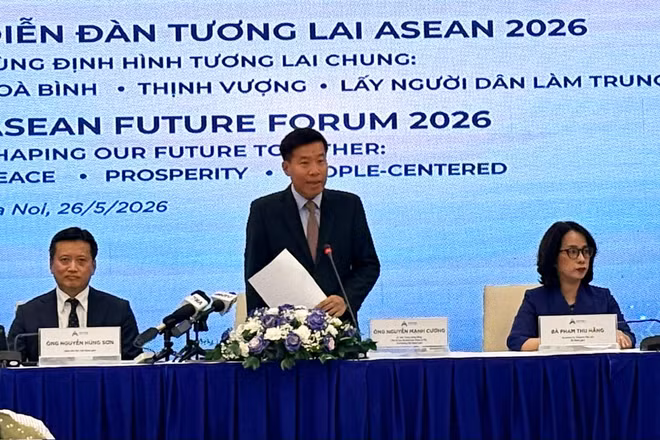 Ủy viên Trung ương Đảng, Thứ trưởng Ngoại giao Nguyễn Mạnh Cường phát biểu tại họp báo.