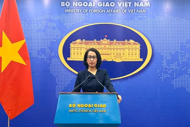 Người phát ngôn Bộ Ngoại giao Phạm Thu Hằng tại buổi họp báo thường kỳ, ngày 27/11/2025.