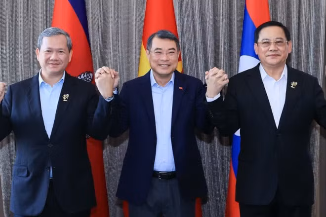 Trong khuôn khổ chuyến công tác tham dự Hội nghị cấp cao ASEAN lần thứ 48 tại Philippines, từ ngày 7-8/5, Thủ tướng Chính phủ Lê Minh Hưng có cuộc ăn sáng làm việc với Thủ tướng Campuchia Hun Manet (ngoài cùng, bên trái) và Thủ tướng Lào Sonexay Siphandone. (Ảnh: TTXVN)