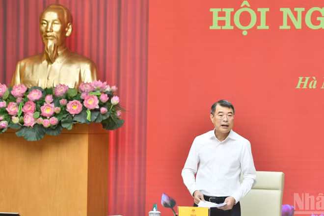Đồng chí Lê Minh Hưng, Ủy viên Bộ Chính trị, Bí thư Đảng ủy Chính phủ, Thủ tướng Chính phủ, chủ trì Hội nghị lần thứ nhất Ban Chấp hành Đảng bộ Chính phủ, nhiệm kỳ 2025-2030. (Ảnh: THANH GIANG)