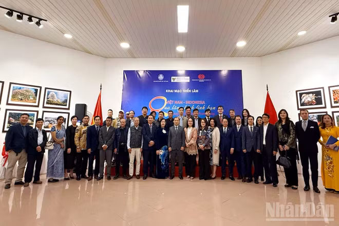Các đại biểu, nghệ sĩ Việt Nam và Indonesia tham dự sự kiện.