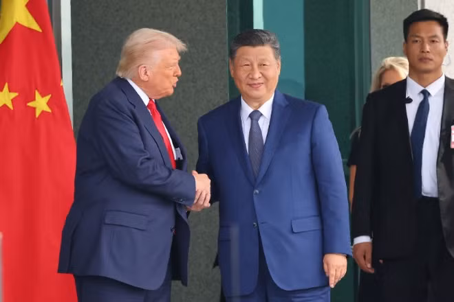 Tổng thống Mỹ Donald Trump trong cuộc hội đàm với Chủ tịch Trung Quốc Tập Cận Bình tại Busan, Hàn Quốc, ngày 30/10/2025. (Ảnh: Yonhap/TTXVN) 