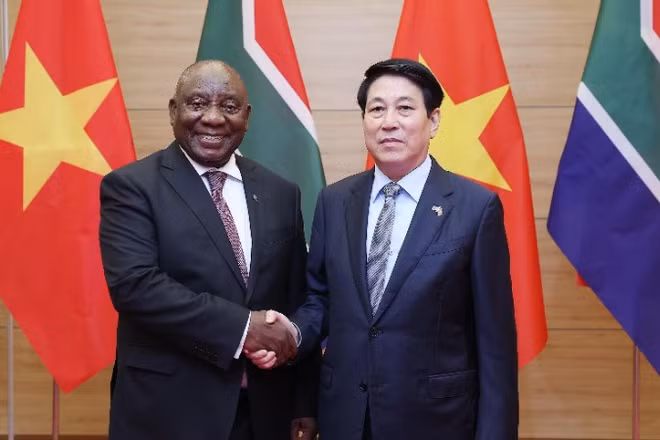 Chủ tịch nước Lương Cường và Tổng thống Cộng hòa Nam Phi Cyril Ramaphosa. (Ảnh: TTXVN)
