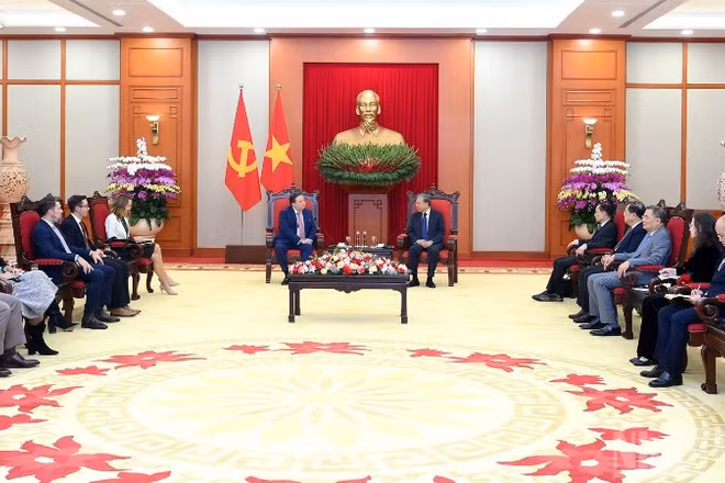 Quang cảnh buổi tiếp Đại sứ Marc Knapper tại Trụ sở Trung ương Đảng. (Ảnh: ĐĂNG KHOA)