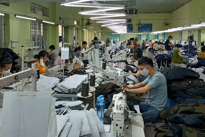 Sản xuất hàng may mặc tại Tổng Công ty cổ phần Dệt may Nam Định. (Ảnh: MINH ĐỨC)