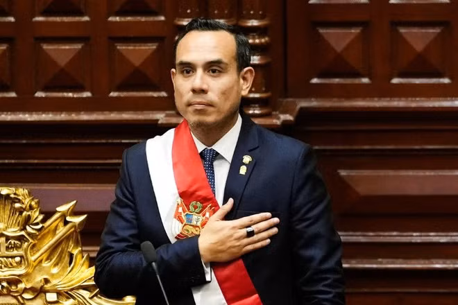 Ông Jose Enrique Jeri Ore tuyên thệ nhậm chức Tổng thống Peru, ngày 10/10/2025. (Ảnh: Tân Hoa Xã)