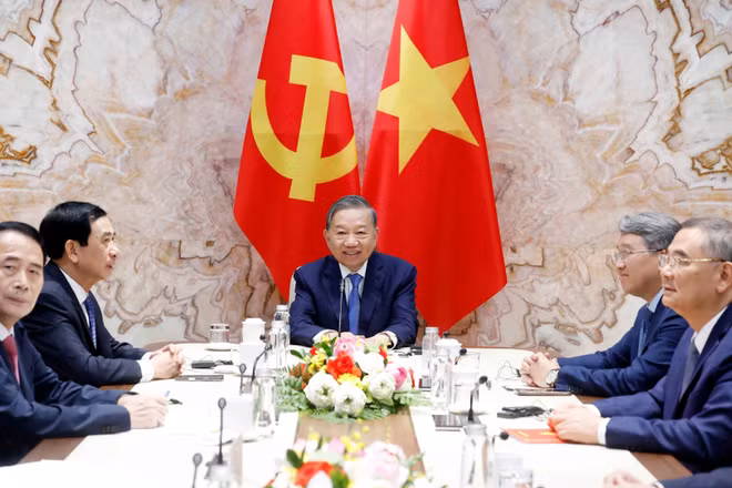 Tổng Bí thư, Chủ tịch nước Tô Lâm điện đàm trực tuyến với Tổng thống Liên bang Thụy Sĩ Guy Parmelin. (Ảnh: TTXVN)