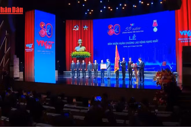 [Video] Tổng Bí thư dự Lễ kỷ niệm 55 năm Đài Truyền hình Việt Nam phát sóng chương trình đầu tiên 