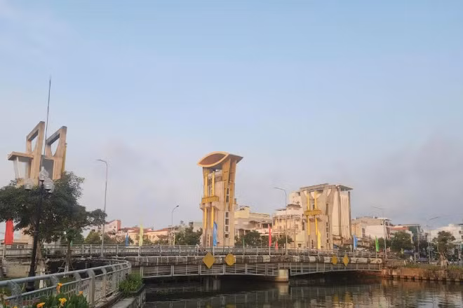 Cống Kinh Nhánh, phường Rạch Giá, tỉnh An Giang chủ động giữ ngọt. (Ảnh: Quốc Trinh)