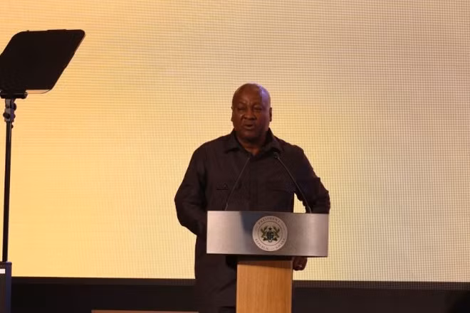 Tổng thống Ghana, ông John Dramani Mahama, phát biểu tại Hội nghị tham vấn cấp cao tại thủ đô Accra, ngày 18/6/2026. (Ảnh: Tân Hoa Xã)