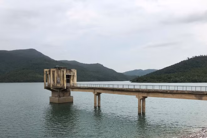 Chủ động vận hành điều tiết các hồ chứa thủy lợi nhằm chủ động đón lũ. (Ảnh: Bảo Hân)