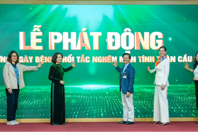 Các đại biểu phát động hưởng ứng Ngày bệnh phổi tắc nghẽn mạn tính.