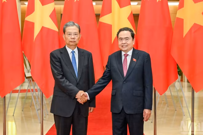 Chủ tịch Quốc hội Trần Thanh Mẫn và Ủy viên trưởng Ủy ban thường vụ Đại hội Đại biểu nhân dân toàn quốc nước Cộng hòa nhân dân Trung Hoa Triệu Lạc Tế. (Ảnh: DUY LINH)