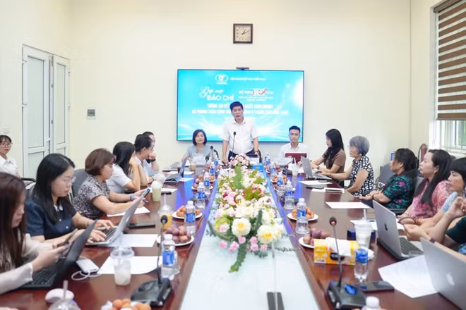 Tổng Giám đốc Vinatex Cao Hữu Hiếu thông tin về tình hình sản xuất kinh doanh 6 tháng đầu năm. 