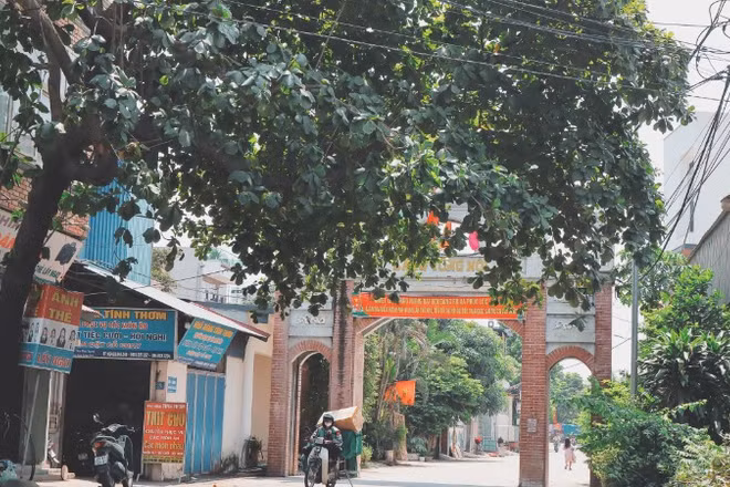 Đường làng xã Phúc Lộc (Hà Nội) khang trang, sạch đẹp. (Ảnh: NGUYỄN MAI)