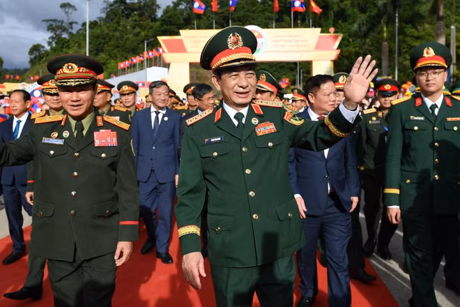 Đại tướng Phan Văn Giang và Đại tướng Khamliang Outhakaysone tại sự kiện.