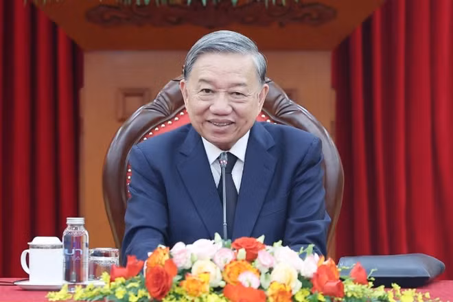 Tổng Bí thư Tô Lâm điện đàm với Chủ tịch Đảng Nhân dân Campuchia Hun Sen. (Ảnh: TTXVN)