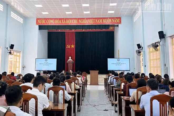 Quang cảnh buổi tập huấn.