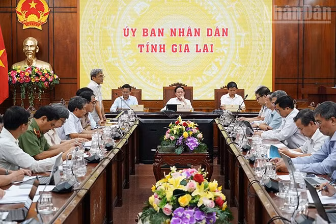 Quang cảnh cuộc họp.