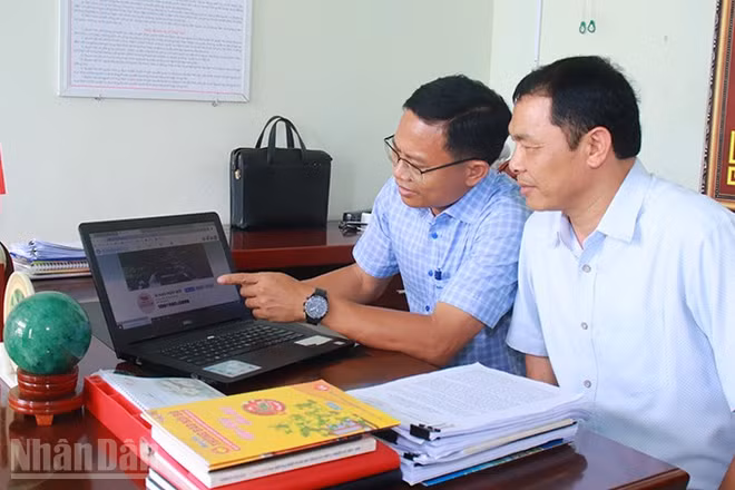 Lãnh đạo xã Ia Hiao giới thiệu trang Facebook "Ia Hiao ngày mới".